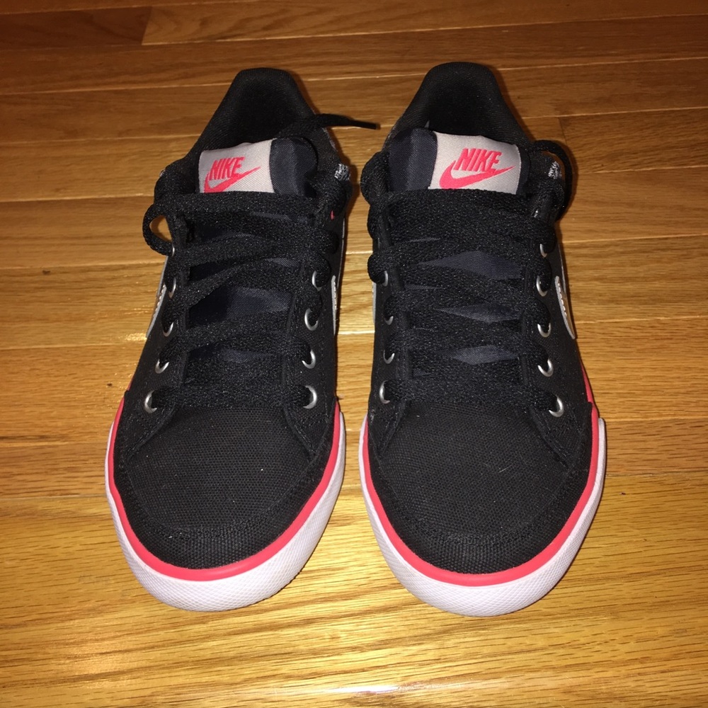 Nike sneakers size 5.5